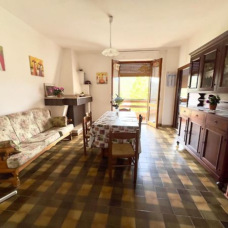 Ampio Appartamento Marina Di Арбус Экстерьер фото