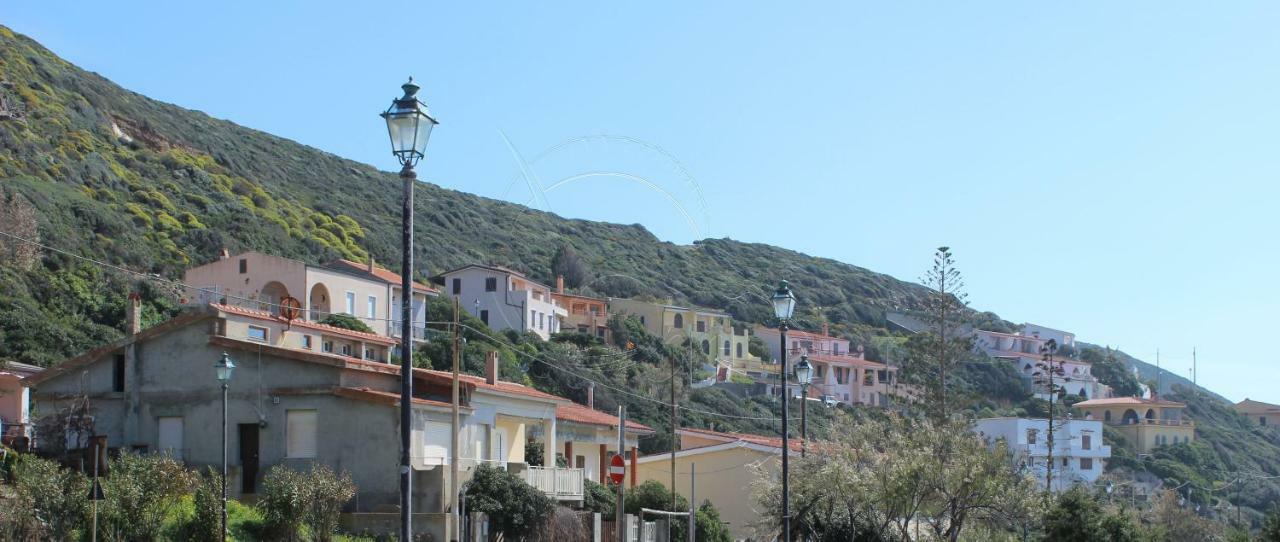 Ampio Appartamento Marina Di Арбус Экстерьер фото