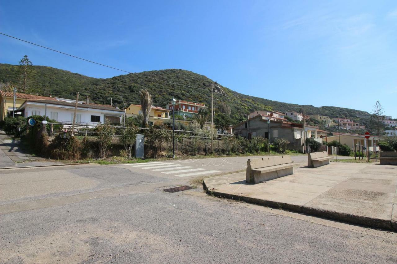 Ampio Appartamento Marina Di Арбус Экстерьер фото