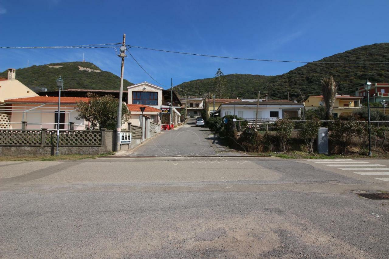 Ampio Appartamento Marina Di Арбус Экстерьер фото